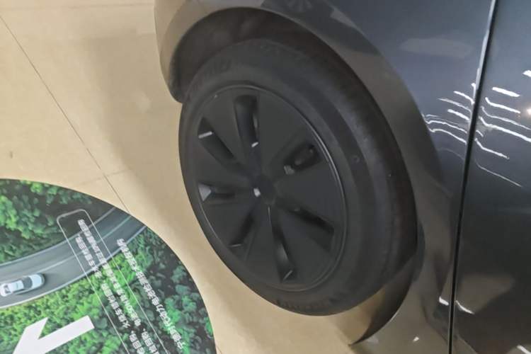 Used Tesla Model 3 2023 Rear-Wheel-Drive Version Right Rear Wheel Hub