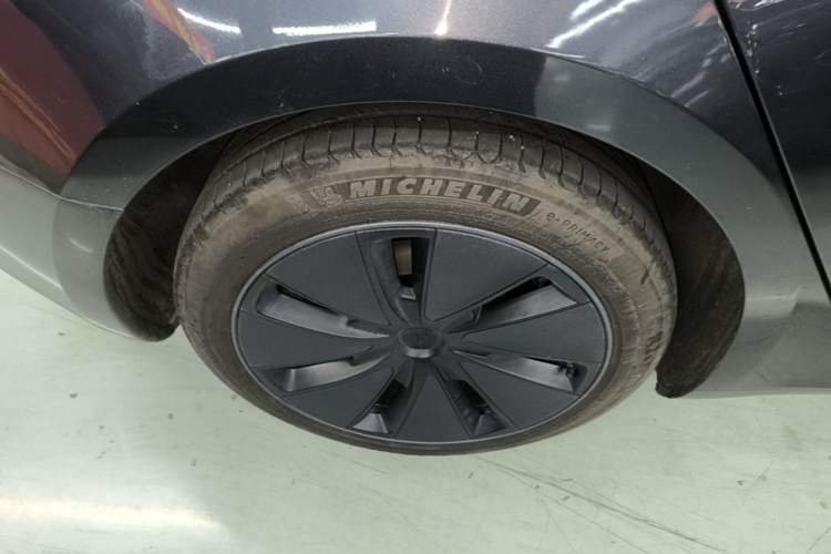 Used Tesla Model 3 2023 Long-Range All-Wheel-Drive Version Right Rear Wheel Hub