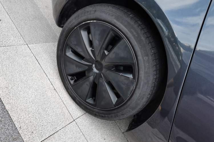 Used Tesla Model 3 2023 Rear-Wheel-Drive Version Right Rear Wheel Hub