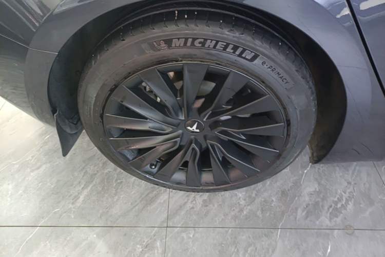 Used Tesla Model 3 2023 Rear-Wheel-Drive Version Right Rear Wheel Hub