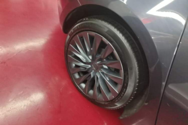 Used Tesla Model 3 2023 Long-Range All-Wheel-Drive Version Right Rear Wheel Hub