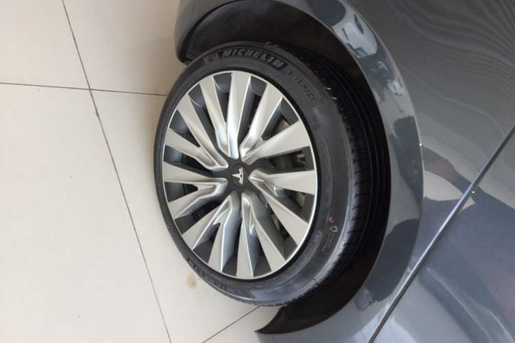 Used Tesla Model 3 2023 Rear-Wheel-Drive Version Right Rear Wheel Hub