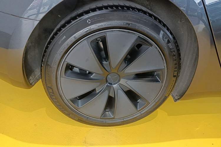 Used Tesla Model 3 2023 Rear-Wheel-Drive Version Right Rear Wheel Hub