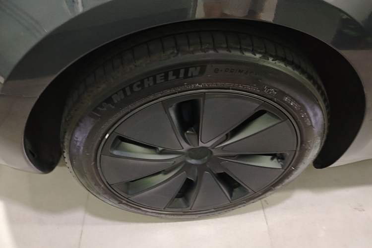 Used Tesla Model 3 2023 Rear-Wheel-Drive Version Right Rear Wheel Hub