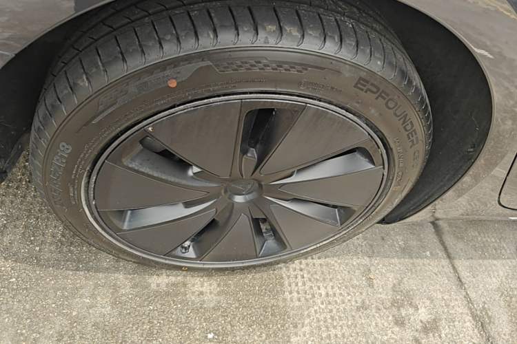 Used Tesla Model 3 2023 Rear-Wheel-Drive Version Right Rear Wheel Hub