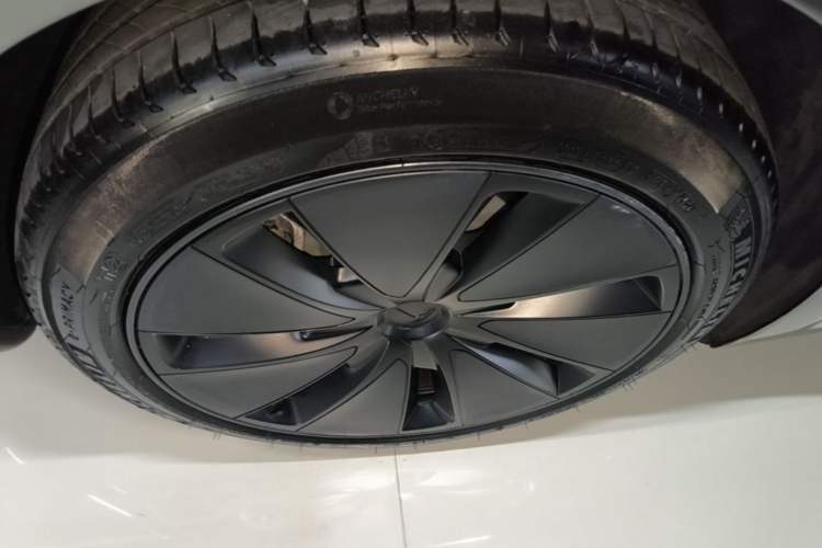 Used Tesla Model 3 2023 Rear-Wheel-Drive Version Right Rear Wheel Hub