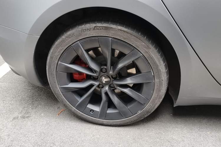 Used Tesla Model 3 2023 Long-Range All-Wheel-Drive Version Right Rear Wheel Hub