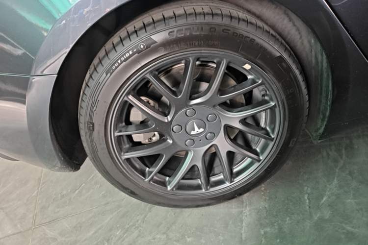 Used Tesla Model 3 2023 Long-Range All-Wheel-Drive Version Right Rear Wheel Hub