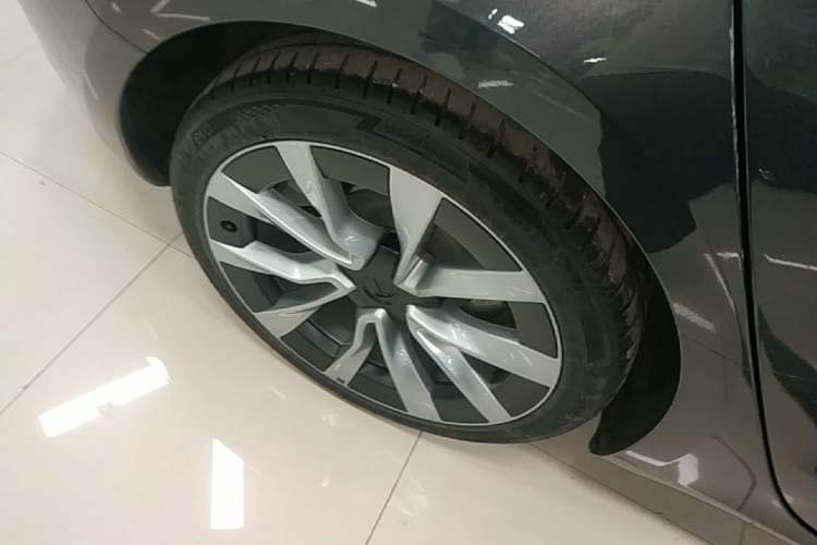 Used Tesla Model 3 2023 Rear-Wheel-Drive Version Right Rear Wheel Hub