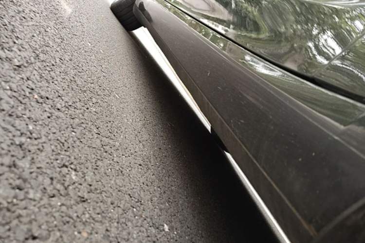 Used Tesla Model 3 2023 Long-Range All-Wheel-Drive Version Right Side Sill