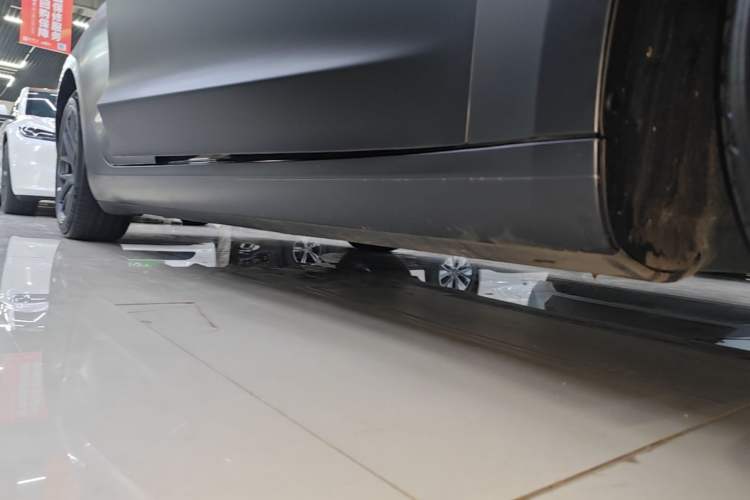 Used Tesla Model 3 2023 Rear-Wheel-Drive Version Right Side Sill