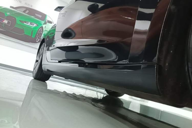Used Tesla Model 3 2023 Long-Range All-Wheel-Drive Version Right Side Sill