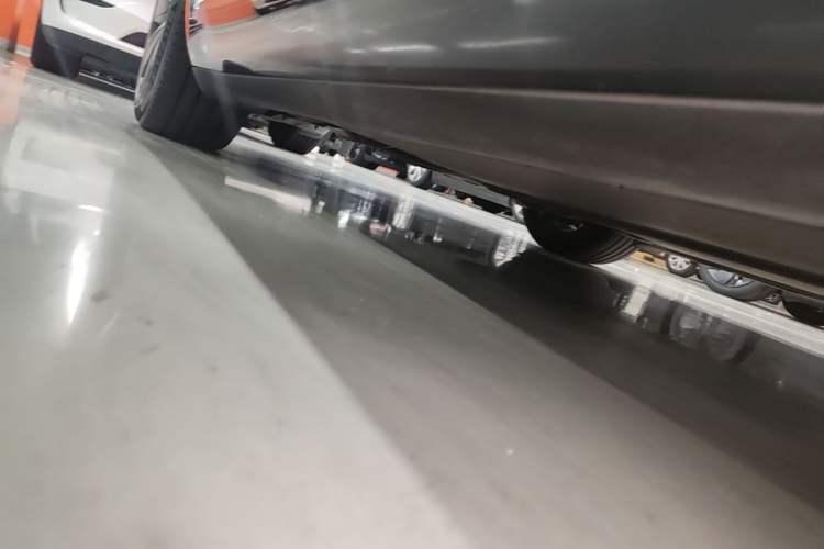 Used Tesla Model 3 2023 Long-Range All-Wheel-Drive Version Right Side Sill