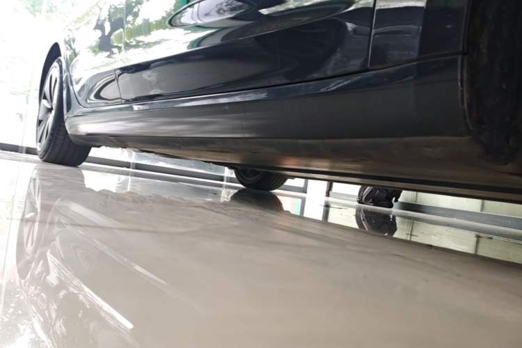 Used Tesla Model 3 2023 Rear-Wheel-Drive Version Right Side Sill