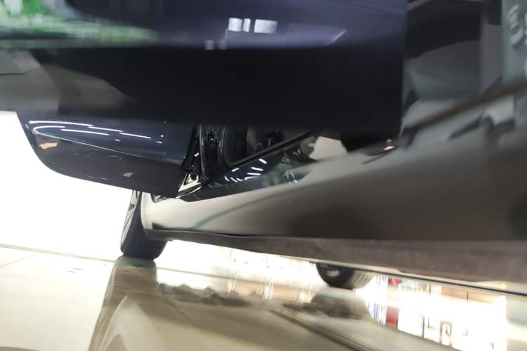 Used Tesla Model 3 2023 Rear-Wheel-Drive Version Right Side Sill