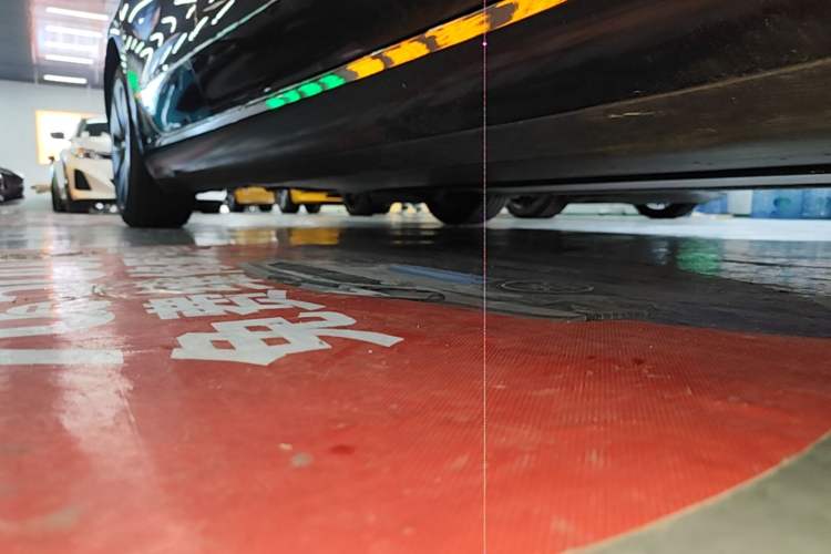 Used Tesla Model 3 2023 Long-Range All-Wheel-Drive Version Right Side Sill