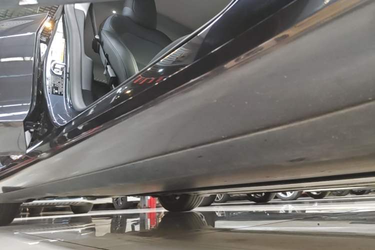 Used Tesla Model 3 2023 Rear-Wheel-Drive Version Right Side Sill