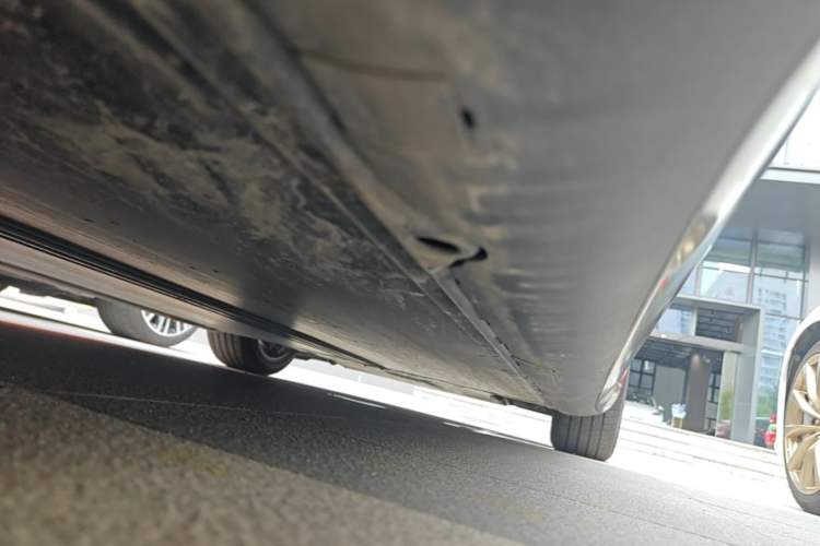 Used Tesla Model 3 2023 Long-Range All-Wheel-Drive Version Right Side Sill