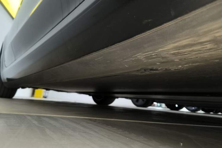 Used Tesla Model 3 2023 Rear-Wheel-Drive Version Right Side Sill