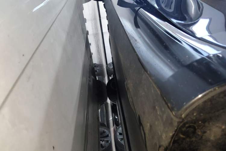 Used Tesla Model 3 2023 Long-Range All-Wheel-Drive Version Right Side Sill