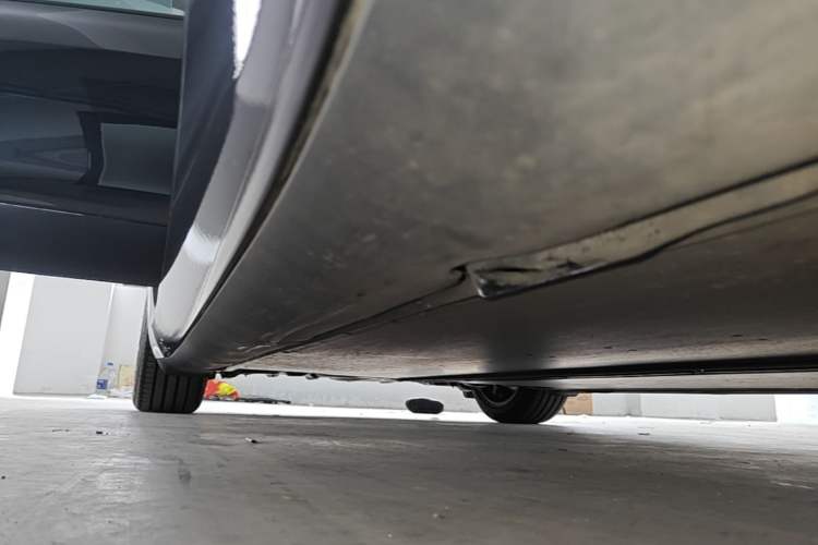 Used Tesla Model 3 2023 Long-Range All-Wheel-Drive Version Right Side Sill