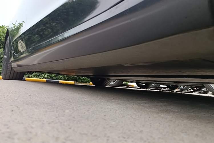 Used Tesla Model 3 2023 Rear-Wheel-Drive Version Right Side Sill