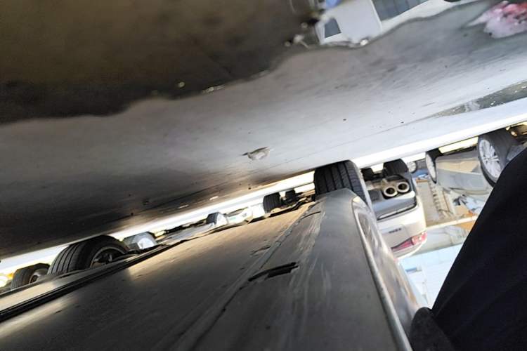 Used Tesla Model 3 2023 Long-Range All-Wheel-Drive Version Right Side Sill