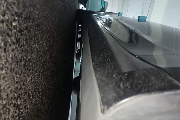 Used Tesla Model 3 2023 Long-Range All-Wheel-Drive Version Right Side Sill