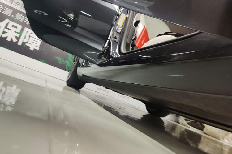 Used Tesla Model 3 2023 Rear-Wheel-Drive Version Right Side Sill