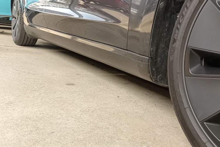 Used Tesla Model 3 2023 Rear-Wheel-Drive Version Right Side Sill