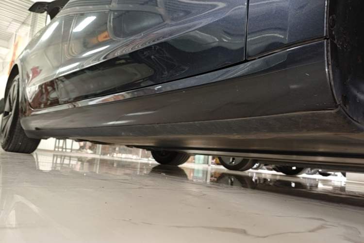 Used Tesla Model 3 2023 Rear-Wheel-Drive Version Right Side Sill
