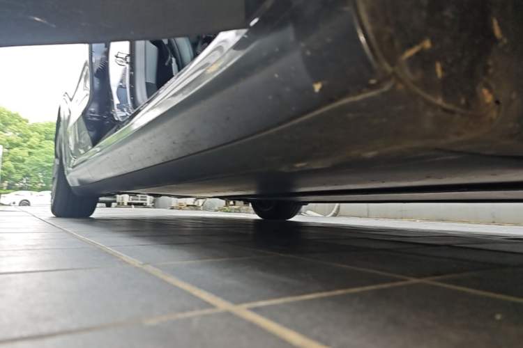 Used Tesla Model 3 2023 Rear-Wheel-Drive Version Right Side Sill