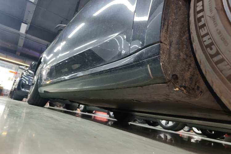 Used Tesla Model 3 2023 Rear-Wheel-Drive Version Right Side Sill