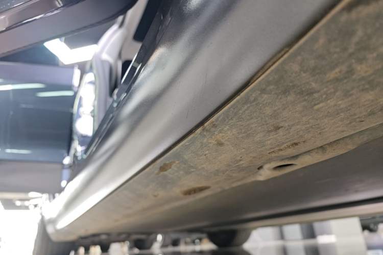 Used Tesla Model 3 2023 Long-Range All-Wheel-Drive Version Right Side Sill