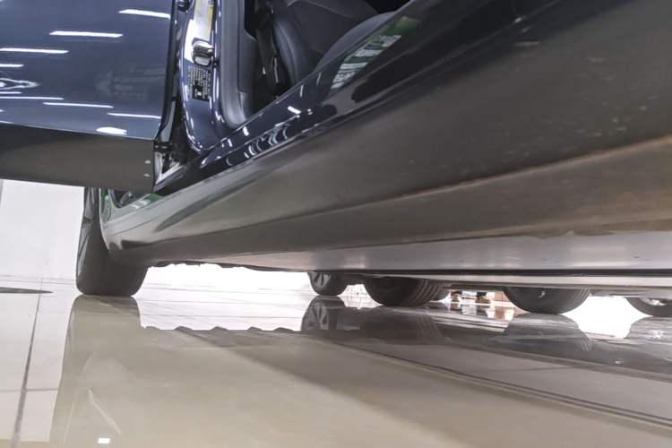 Used Tesla Model 3 2023 Rear-Wheel-Drive Version Right Side Sill