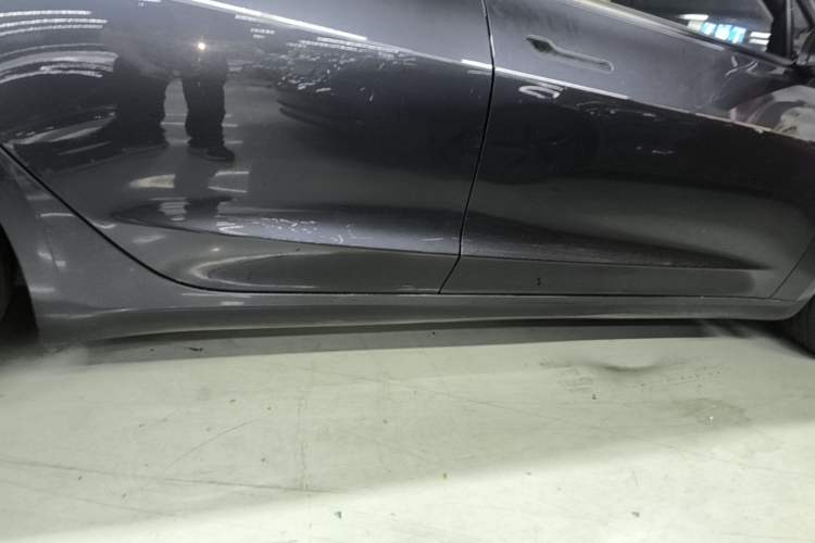 Used Tesla Model 3 2023 Long-Range All-Wheel-Drive Version Right Side Sill
