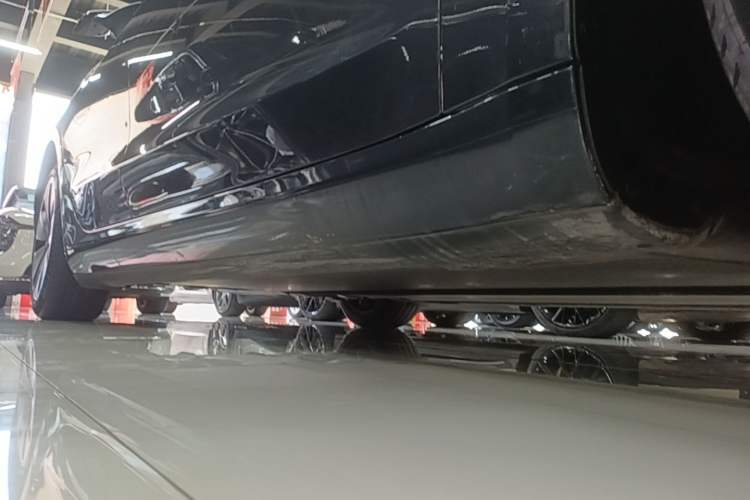 Used Tesla Model 3 2023 Long-Range All-Wheel-Drive Version Right Side Sill
