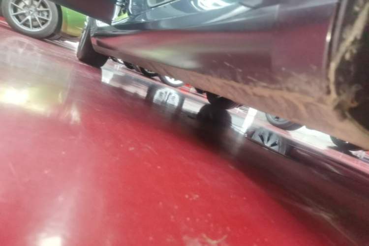 Used Tesla Model 3 2023 Long-Range All-Wheel-Drive Version Right Side Sill