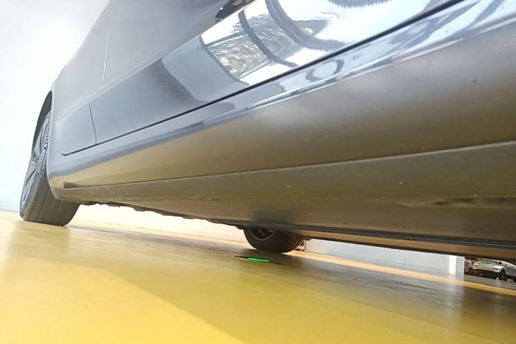 Used Tesla Model 3 2023 Rear-Wheel-Drive Version Right Side Sill