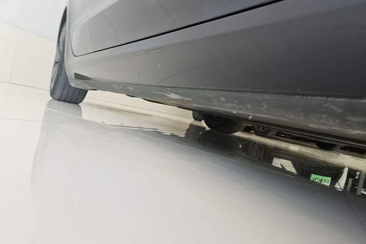 Used Tesla Model 3 2023 Rear-Wheel-Drive Version Right Side Sill