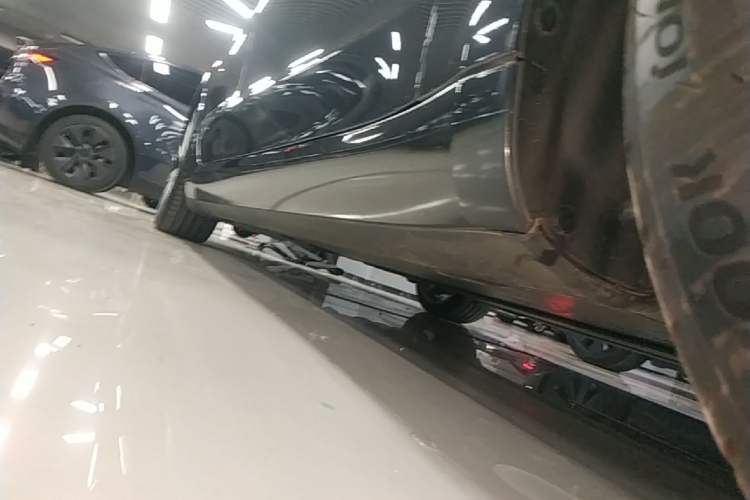 Used Tesla Model 3 2023 Rear-Wheel-Drive Version Right Side Sill