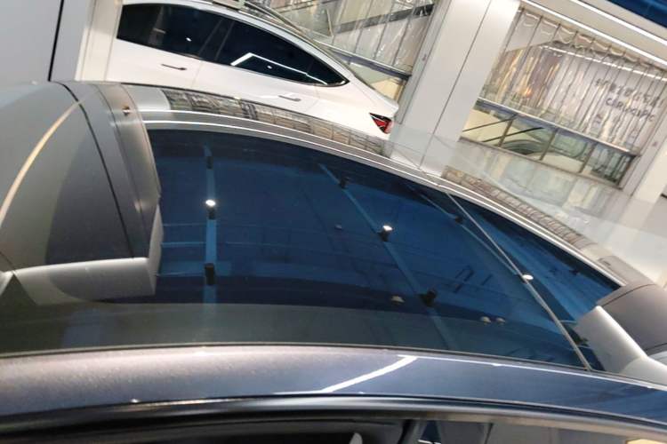 Used Tesla Model 3 2023 Rear-Wheel-Drive Version Roof