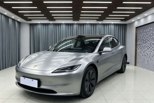 Used Tesla Model 3 2023 Long-Range All-Wheel-Drive Version