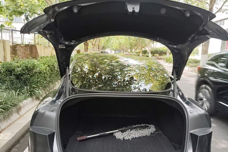 Used Tesla Model 3 2023 Long-Range All-Wheel-Drive Version Trunk