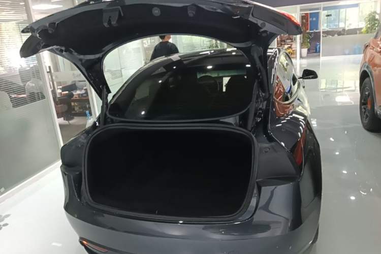 Used Tesla Model 3 2023 Long-Range All-Wheel-Drive Version Trunk