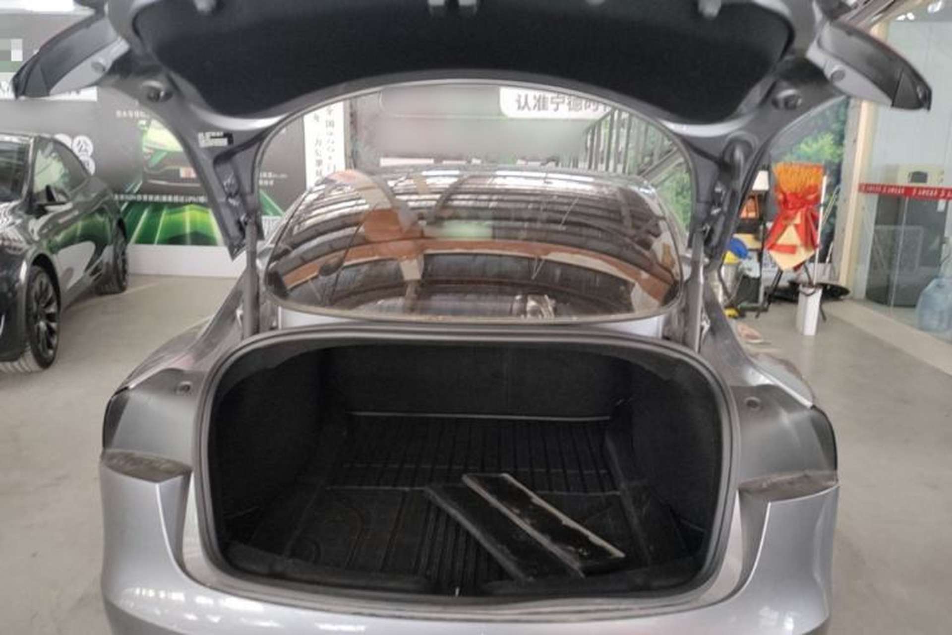 Used Tesla Model 3 2023 Long-Range All-Wheel-Drive Version Trunk