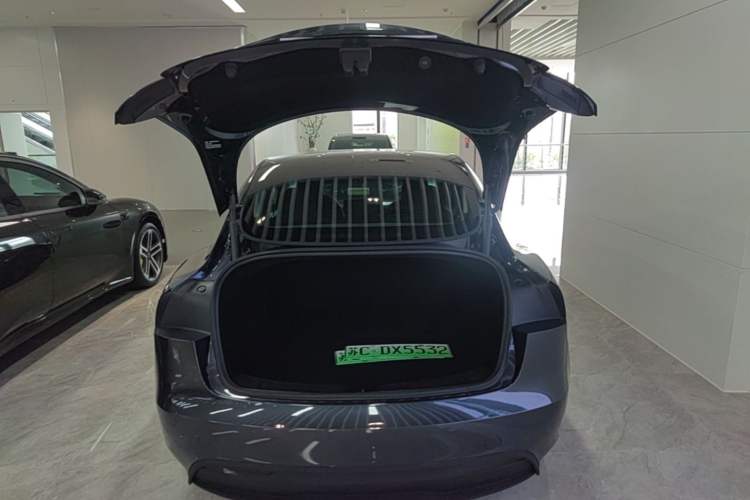Used Tesla Model 3 2023 Rear-Wheel-Drive Version Trunk