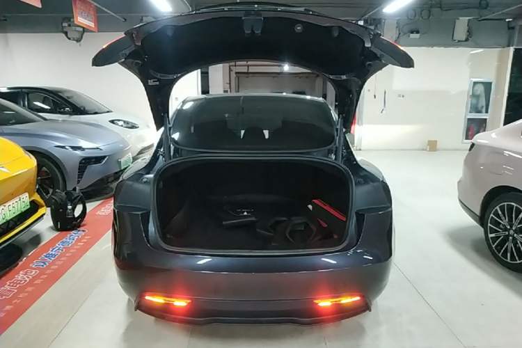 Used Tesla Model 3 2023 Rear-Wheel-Drive Version Trunk