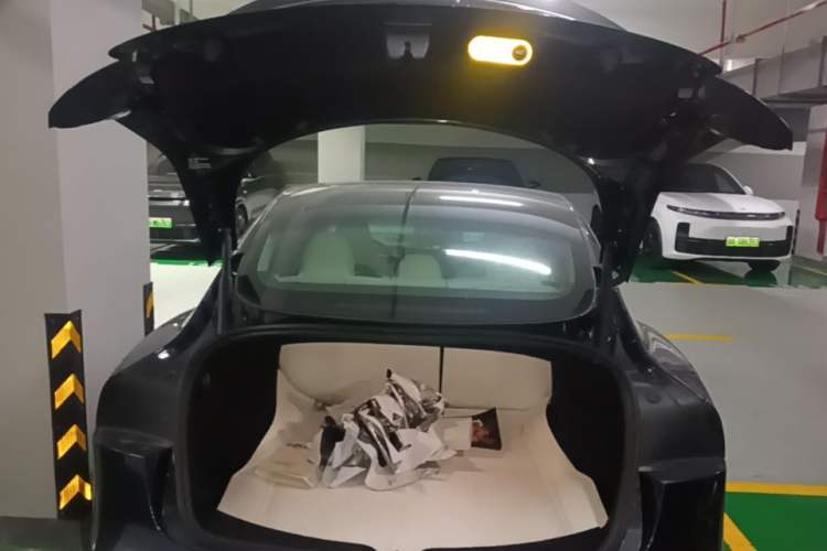 Used Tesla Model 3 2023 Rear-Wheel-Drive Version Trunk