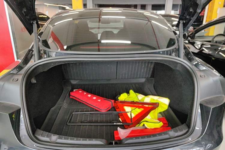 Used Tesla Model 3 2023 Rear-Wheel-Drive Version Trunk